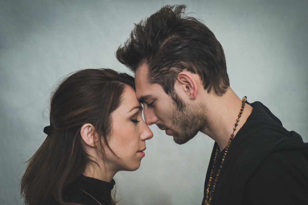 Afstand houden in relaties: het avoidant attachment style uitgelegd