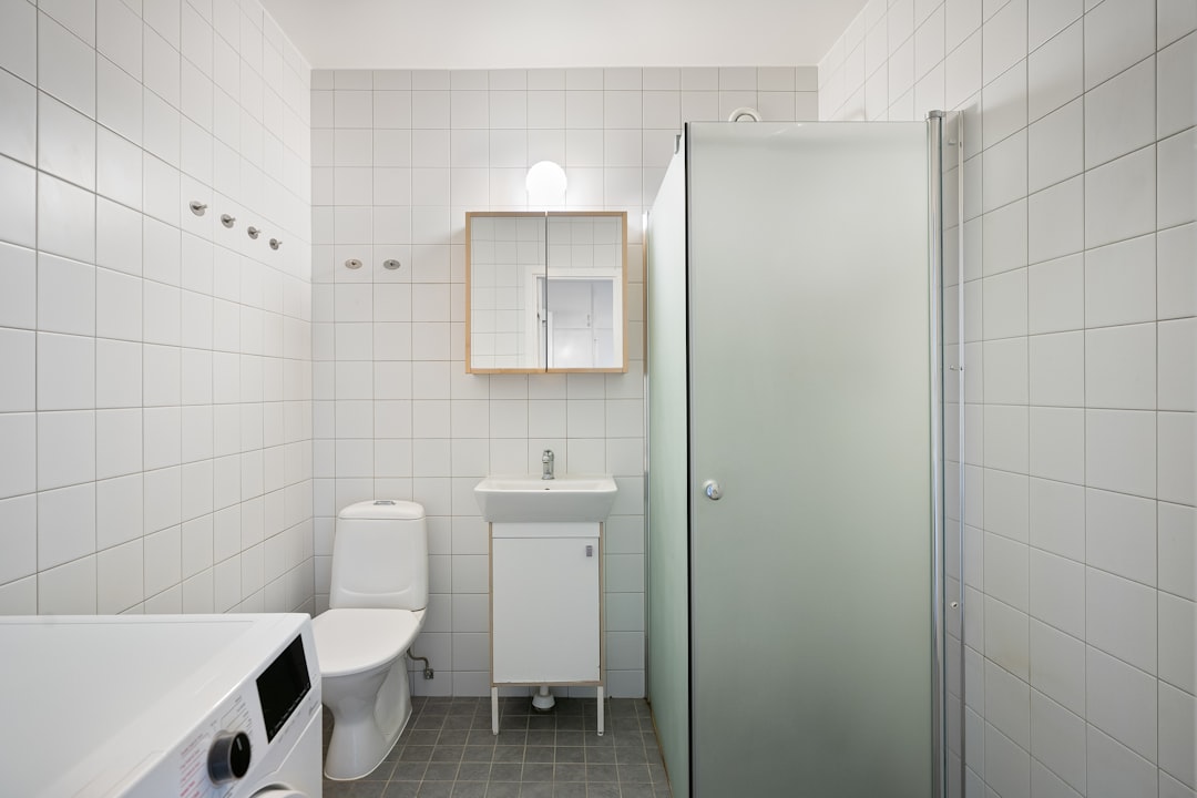 Stijlvol en praktisch: een toilet zonder tegels